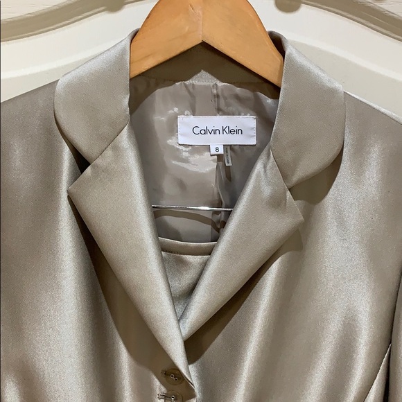 Two piece suit. - Picture 4 of 4